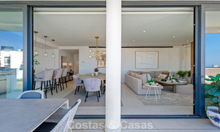 Apartamento contemporáneo en venta en un innovador complejo lifestyle en Fuengirola, Costa del Sol 802550 