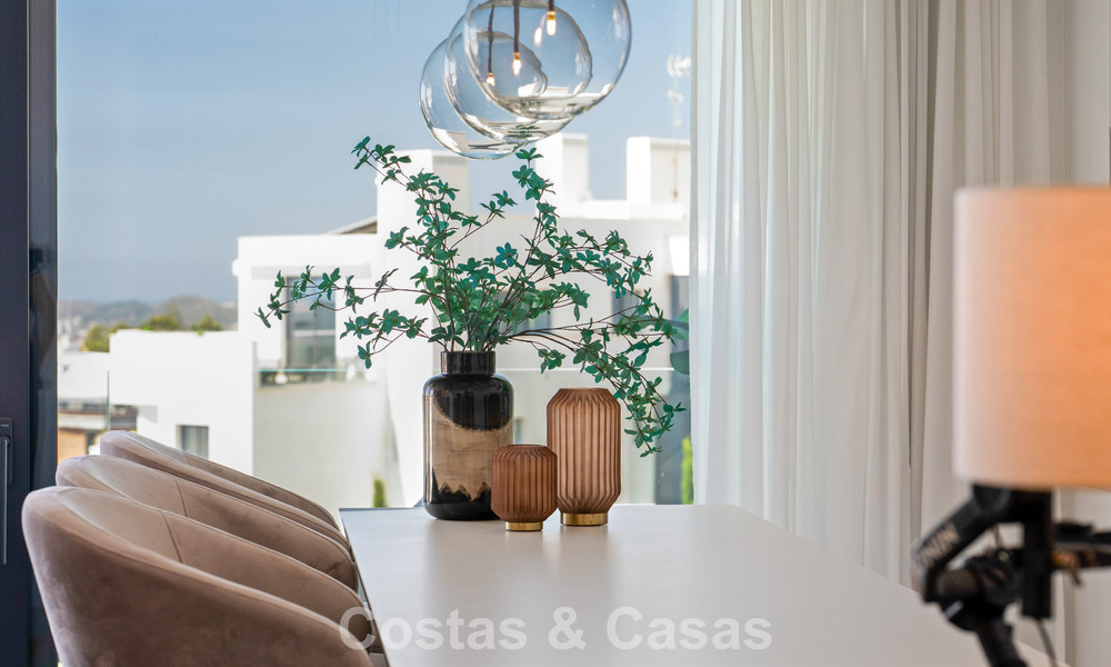 Apartamento contemporáneo en venta en un innovador complejo lifestyle en Fuengirola, Costa del Sol 802551