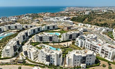 Apartamento contemporáneo en venta en un innovador complejo lifestyle en Fuengirola, Costa del Sol 802553