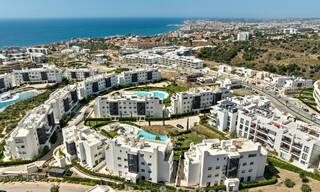 Apartamento contemporáneo en venta en un innovador complejo lifestyle en Fuengirola, Costa del Sol 802553 