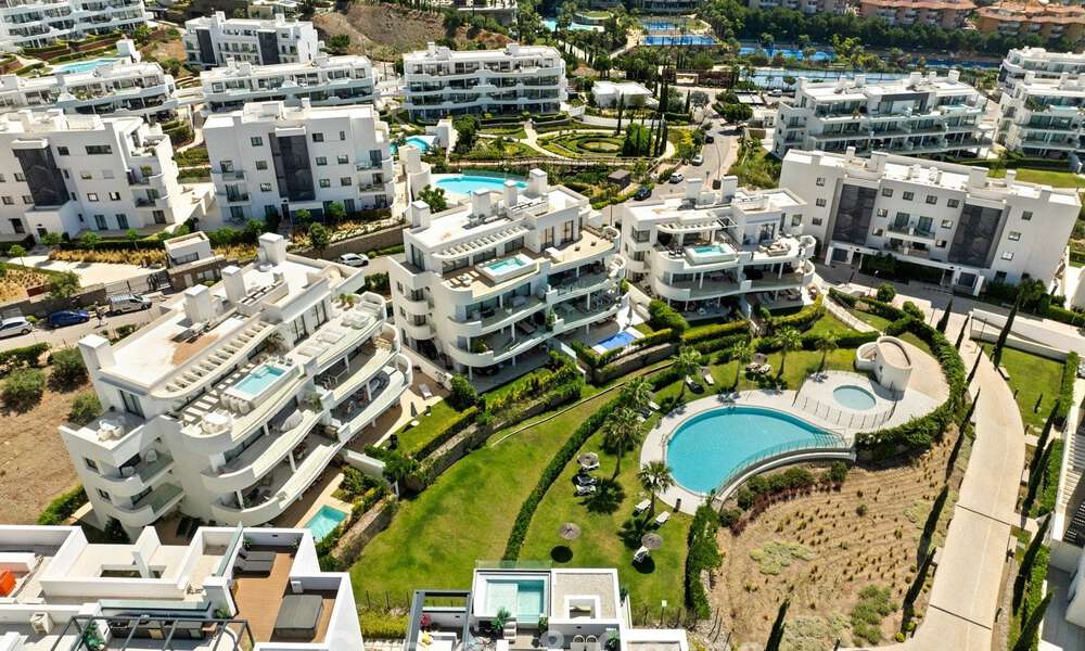 Apartamento contemporáneo en venta en un innovador complejo lifestyle en Fuengirola, Costa del Sol 802554
