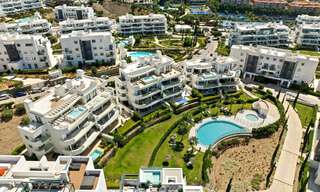Apartamento contemporáneo en venta en un innovador complejo lifestyle en Fuengirola, Costa del Sol 802554 