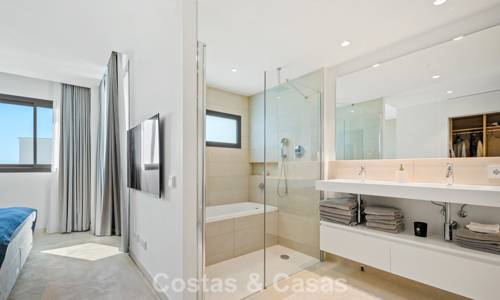 Apartamento contemporáneo en venta en un innovador complejo lifestyle en Fuengirola, Costa del Sol 802558