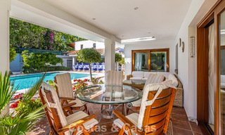 Villa a pocos pasos de la playa en venta en la exclusiva Nueva Milla de Oro entre Marbella y Estepona 802565 