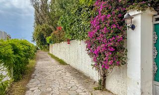 Villa a pocos pasos de la playa en venta en la exclusiva Nueva Milla de Oro entre Marbella y Estepona 802566 