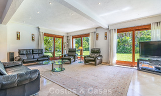Villa a pocos pasos de la playa en venta en la exclusiva Nueva Milla de Oro entre Marbella y Estepona 802575 