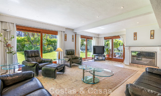 Villa a pocos pasos de la playa en venta en la exclusiva Nueva Milla de Oro entre Marbella y Estepona 802576 