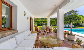 Villa a pocos pasos de la playa en venta en la exclusiva Nueva Milla de Oro entre Marbella y Estepona 802580 