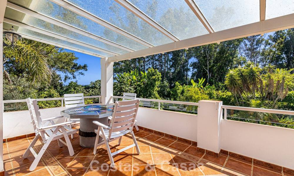 Villa a pocos pasos de la playa en venta en la exclusiva Nueva Milla de Oro entre Marbella y Estepona 802589