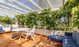 Villa a pocos pasos de la playa en venta en la exclusiva Nueva Milla de Oro entre Marbella y Estepona 802595 