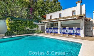Villa a pocos pasos de la playa en venta en la exclusiva Nueva Milla de Oro entre Marbella y Estepona 802598 
