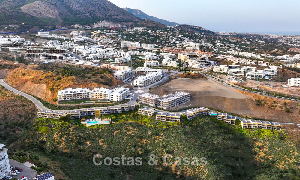Villas adosadas innovadoras con vistas al mar en venta en una exclusiva zona residencial de Fuengirola, Costa del Sol 802624