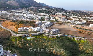 Villas adosadas innovadoras con vistas al mar en venta en una exclusiva zona residencial de Fuengirola, Costa del Sol 802624 