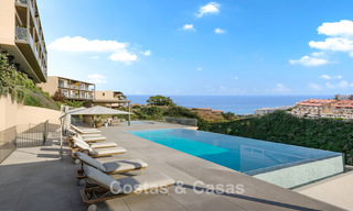 Villas adosadas innovadoras con vistas al mar en venta en una exclusiva zona residencial de Fuengirola, Costa del Sol 802625 