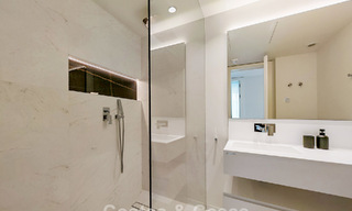 Moderno apartamento en planta baja con jardín y vistas al mar en venta en un exclusivo complejo boutique cerca de Marbella 802621 