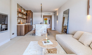 Apartamento de diseño renovado con vistas panorámicas al mar en venta en La Quinta, Marbella - Benahavís 802691 