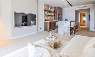 Apartamento de diseño renovado con vistas panorámicas al mar en venta en La Quinta, Marbella - Benahavís 802692 