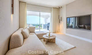 Apartamento de diseño renovado con vistas panorámicas al mar en venta en La Quinta, Marbella - Benahavís 802695 