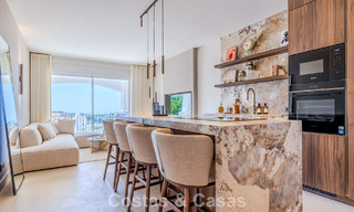Apartamento de diseño renovado con vistas panorámicas al mar en venta en La Quinta, Marbella - Benahavís 802696 