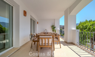 Apartamento de diseño renovado con vistas panorámicas al mar en venta en La Quinta, Marbella - Benahavís 802698 