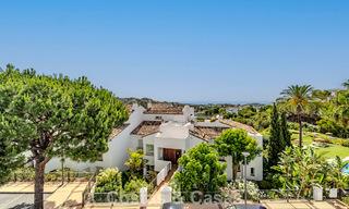 Apartamento de diseño renovado con vistas panorámicas al mar en venta en La Quinta, Marbella - Benahavís 802701 