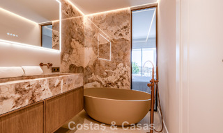 Apartamento de diseño renovado con vistas panorámicas al mar en venta en La Quinta, Marbella - Benahavís 802708 