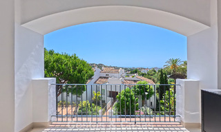 Apartamento de diseño renovado con vistas panorámicas al mar en venta en La Quinta, Marbella - Benahavís 802709 