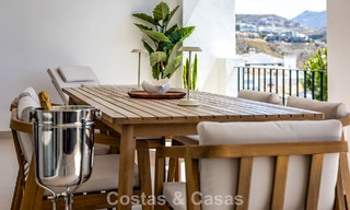 Apartamento de diseño renovado con vistas panorámicas al mar en venta en La Quinta, Marbella - Benahavís 802716 