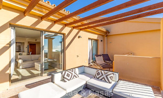 Ático luminoso con vistas panorámicas al mar en venta en las colinas de Marbella - Benahavís 802652 