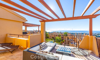 Ático luminoso con vistas panorámicas al mar en venta en las colinas de Marbella - Benahavís 802653 