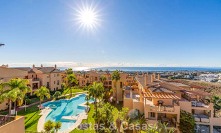 Ático luminoso con vistas panorámicas al mar en venta en las colinas de Marbella - Benahavís 802655 