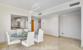 Ático luminoso con vistas panorámicas al mar en venta en las colinas de Marbella - Benahavís 802659 