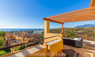 Ático luminoso con vistas panorámicas al mar en venta en las colinas de Marbella - Benahavís 802661 