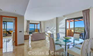 Ático luminoso con vistas panorámicas al mar en venta en las colinas de Marbella - Benahavís 802662 