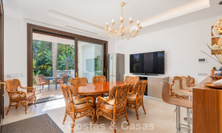 Villa clásica en venta a pocos metros de la playa y del campo de golf, en la Nueva Milla de Oro entre Marbella y Estepona 802733 