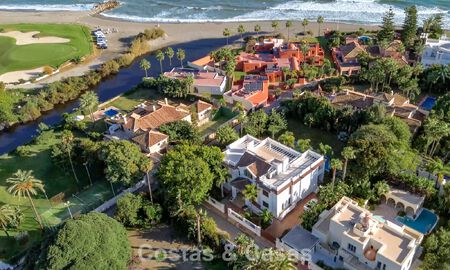 Villa clásica en venta a pocos metros de la playa y del campo de golf, en la Nueva Milla de Oro entre Marbella y Estepona 802741