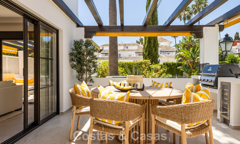 Apartamento de alta calidad completamente reformado en venta, a poca distancia de todo, en Nueva Andalucía, Marbella 802760