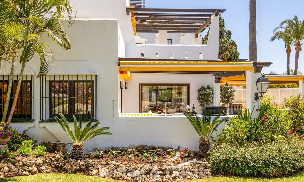 Apartamento de alta calidad completamente reformado en venta, a poca distancia de todo, en Nueva Andalucía, Marbella 802763
