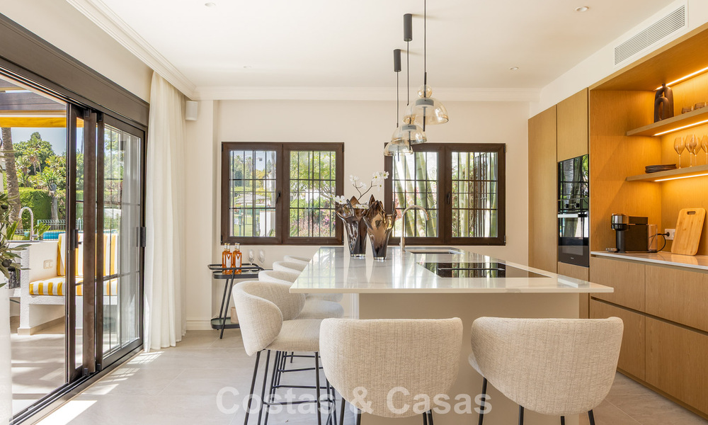 Apartamento de alta calidad completamente reformado en venta, a poca distancia de todo, en Nueva Andalucía, Marbella 802765