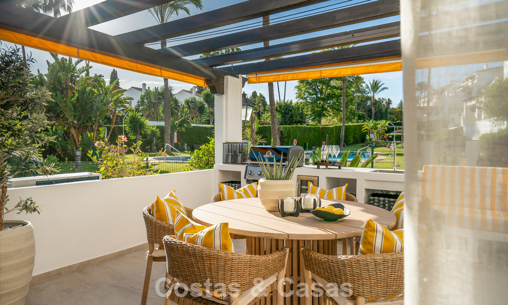 Apartamento de alta calidad completamente reformado en venta, a poca distancia de todo, en Nueva Andalucía, Marbella 802773