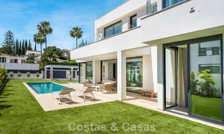 Villa moderna de diseño de lujo con piscina privada en venta junto a la Nueva Milla de Oro, cerca de San Pedro - Marbella 802796 