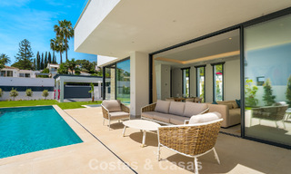 Villa moderna de diseño de lujo con piscina privada en venta junto a la Nueva Milla de Oro, cerca de San Pedro - Marbella 802798 