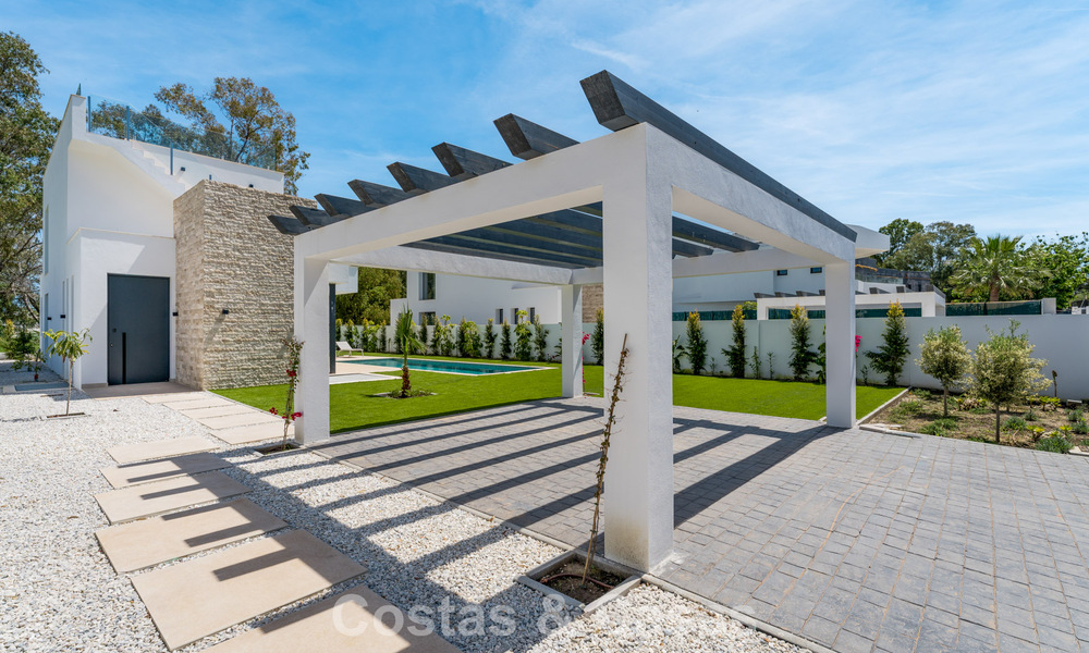 Villa moderna de diseño de lujo con piscina privada en venta junto a la Nueva Milla de Oro, cerca de San Pedro - Marbella 802800