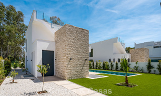 Villa moderna de diseño de lujo con piscina privada en venta junto a la Nueva Milla de Oro, cerca de San Pedro - Marbella 802801 