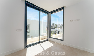 Villa moderna de diseño de lujo con piscina privada en venta junto a la Nueva Milla de Oro, cerca de San Pedro - Marbella 802806 