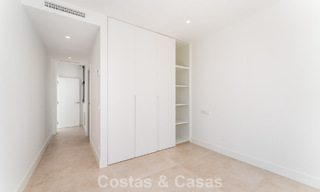 Villa moderna de diseño de lujo con piscina privada en venta junto a la Nueva Milla de Oro, cerca de San Pedro - Marbella 802807 