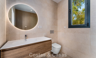 Villa moderna de diseño de lujo con piscina privada en venta junto a la Nueva Milla de Oro, cerca de San Pedro - Marbella 802808 