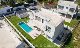 Villa moderna de diseño de lujo con piscina privada en venta junto a la Nueva Milla de Oro, cerca de San Pedro - Marbella 802810 