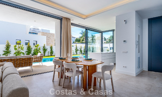 Villa moderna de diseño de lujo con piscina privada en venta junto a la Nueva Milla de Oro, cerca de San Pedro - Marbella 802816 