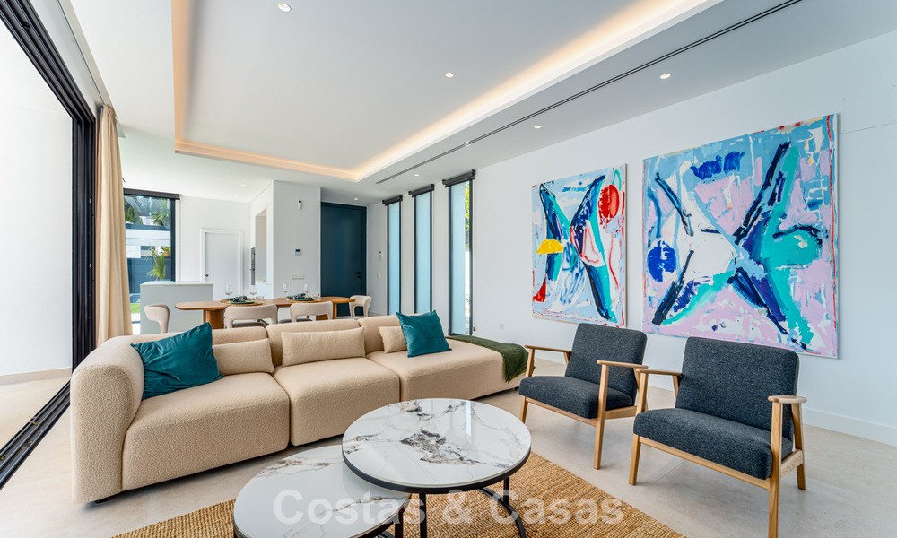 Villa moderna de diseño de lujo con piscina privada en venta junto a la Nueva Milla de Oro, cerca de San Pedro - Marbella 802819